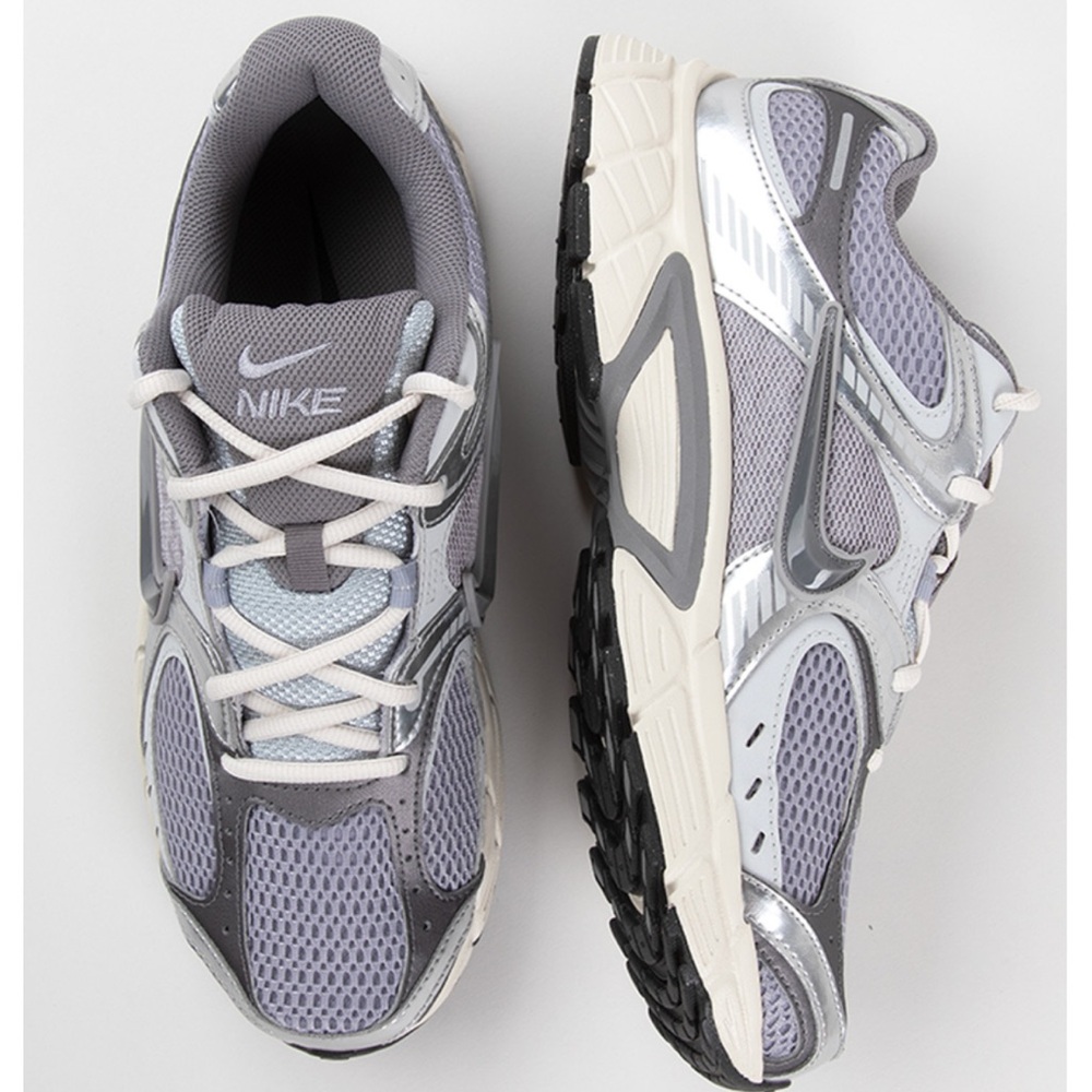 Nike V5 RNR sneakers